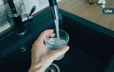 自來水含氯會致癌嗎？煮沸能大幅降低致癌物？專家揭「關鍵風險」是它