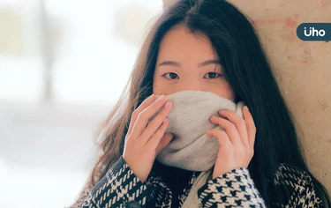 保暖效果大不同！日服飾專家實測圍巾「1種圍法」：從脖子暖到手腳