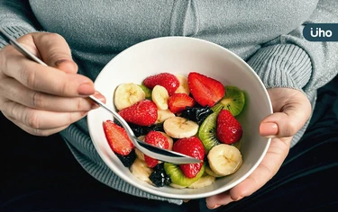 糖尿病可以吃水果嗎？營養師揭密「3大原則」攝取總量是控糖關鍵