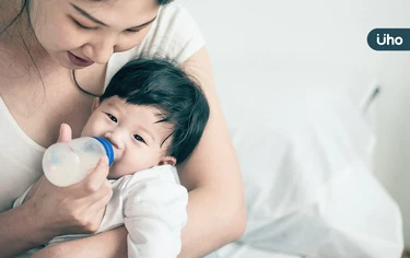 寶寶半夜哭不停討奶喝？父母必學「3招戒夜奶」脫離半夜餵奶夢魘