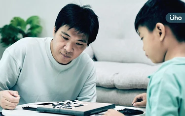 孩子「圍棋連輸80場」卻沒輸掉熱情？1句話讓醫師爸爸重新理解輸贏