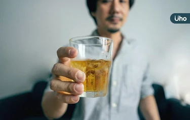 愛喝酒更容易染新冠!最新研究揭「死亡風險增1.5倍」疫苗保護力也下降