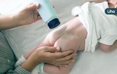 爽身粉竟暗藏致癌「隱形殺手」？皮膚科醫建議「1物品」代替爽身粉