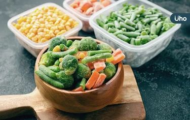 冷凍蔬菜、水果吃之前要清洗嗎？專家解答「1招安心吃」避免細菌下肚