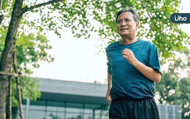 日本瘋「超慢跑」減肥、高齡都能做！醫揭正確跑步「1訣竅」護膝關節