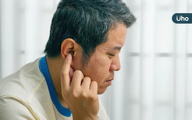 7旬翁「慢性中耳炎」竟半邊臉癱瘓!醫揭「1併發症」恐侵蝕大腦頭骨
