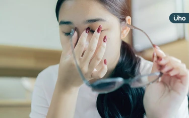 視力模糊是用眼疲勞嗎？眼科醫教你「判斷關鍵」出現5大警訊快就醫