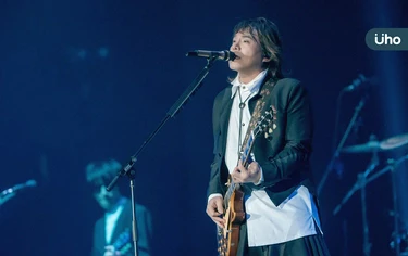 情歌都是為老婆寫！台灣搖滾天王「伍佰」：我的生命因她變得完整