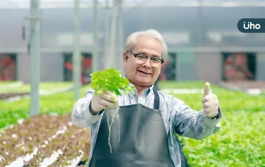71歲退休校長變「田園系」YouTuber！自學拍片「教種菜」獲18萬訂閱