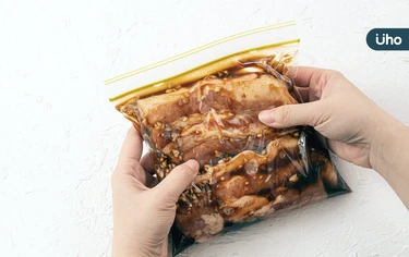 冷凍肉千萬「別放常溫解凍」！專家授「安全解凍3招」這招最快速