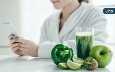 有食譜》糖尿病可以喝綠拿鐵嗎？糖友必學「減糖版配方」控糖補營養