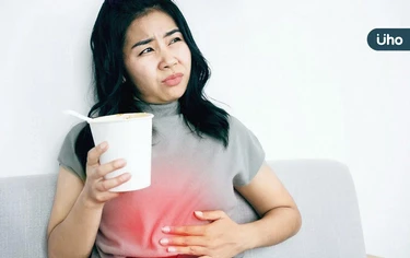 年節吃太撐！4類「過年腸胃病」你是哪一型？中醫教你「按穴位」自救