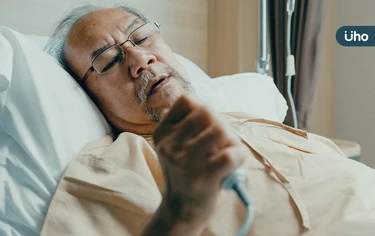 一人臥床拖垮全家！如何讓長輩「自願變健康」？藥師教3步驟溝通