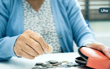 存了一輩子的錢，退休後卻不敢花？60歲後「這5種錢」絕對不能省