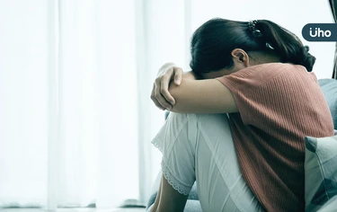 頭痛、胃痛找不出原因，恐是心裡出問題！心理師拆解「情緒軀體化」