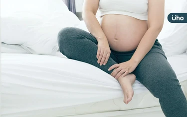 懷孕鞋子越穿越緊，雙腳腫脹難耐？醫揭「水腫3類型」穴位按摩緩解