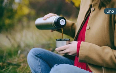 保溫瓶只沖沖水就用？小心喝進800萬細菌！醫教「正確清潔法」保命