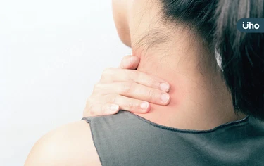 脖子僵硬、肩頸痠痛？別再伸展拉筋了！醫：錯誤拉扯恐讓症狀惡化