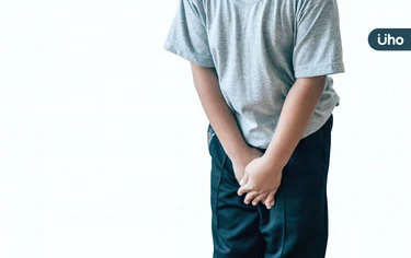 孩子有包莖問題怎麼辦？醫揭「8成孩童屬正常發育」強行推開恐留疤