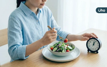 168斷食要吃對時間！台大研究揭「晚上7點前吃完」體重多減1公斤