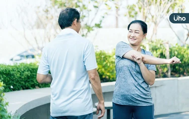 老年臥床年燒百萬！醫揭「顧身體等於賺錢」4個面向提升身體機能