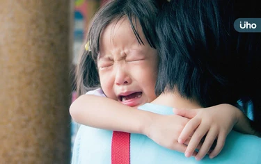 家長不給買玩具，孩子就大哭大鬧？父母必學「3方法」拒絕情緒勒索