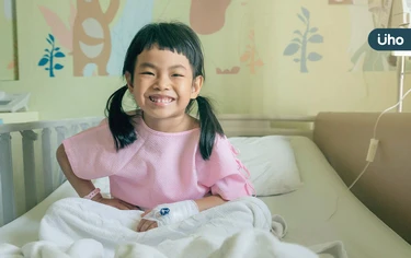 女童洗澡「膝蓋腫一塊」竟罹血癌！營養師授「抗癌巧達濃湯」幫補血