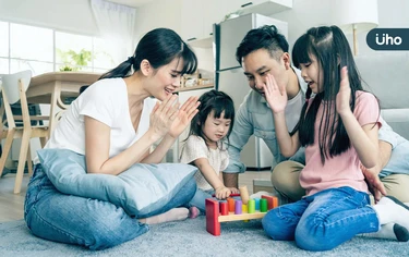 如何陪伴孩子玩遊戲？專家建議：當退一步的「旁觀型爸媽」讓孩子決定