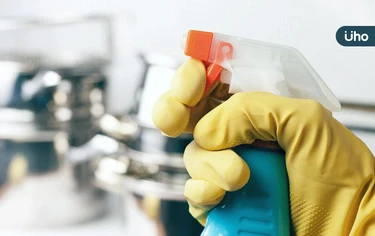 茶飲店誤將「清潔液」沖茶給客人！醫列「正確急救方法」千萬別催吐