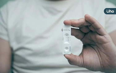 新冠病毒「跳躍式變異」疫情恐反撲！專家籲有症狀「1招」辨認速就醫