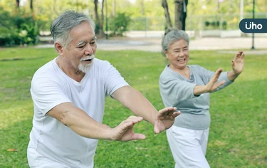 銀髮族適合什麼運動？走路、跳舞、慢跑⋯醫推「這1種」提升幸福感