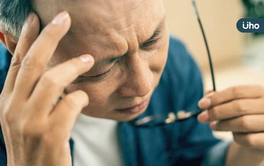 老花眼中醫也能治！「穴位針灸組合療法」低頭族、初老等4類人適用