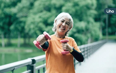 預防失智症「吃這類水果」大腦年輕4歲！醫揭：降38%失智症風險