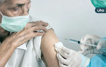 家中有嬰幼兒、老人就怕「呼吸道融合病毒」交叉傳染！3類人打RSV疫苗