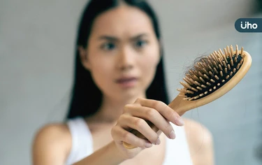 換季掉髮會持續多久？醫教「護髮3招」保住髮量：少用電棒捲、離子夾