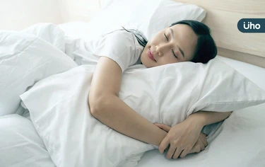 你睡覺習慣朝向哪一邊?醫師揪「1種睡姿」致呼吸阻塞:嚴重恐缺氧