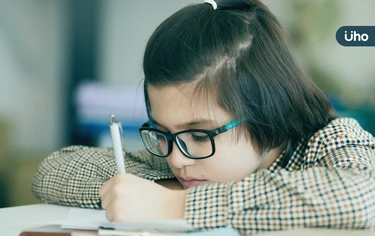 「喀喀喀」響不停！小學低年級禁用「1常見文具」老師揭崩潰3原因