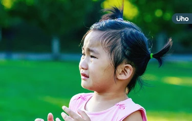 壞人在隔壁桌！8歲女童「吃火鍋遭襲胸」崩潰哭：媽媽我想趕快回家