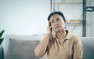 久坐能防失智？最新研究揭密：長者「動腦型久坐」預防失智症上身
