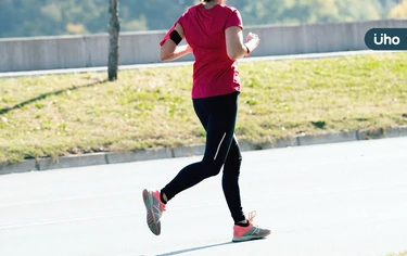 不傷膝的「超慢跑」運動強度太低？醫：搭「4招居家運動」提升運動效果