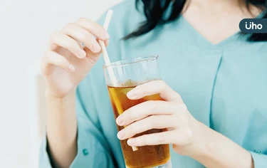 脂肪肝元凶是含糖飲料？日本醫曝「健康飲品3大選擇」改喝無糖茶