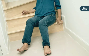 視力模糊、腳麻⋯當心「多發性硬化症」危險警訊！醫：恐餘生坐輪椅