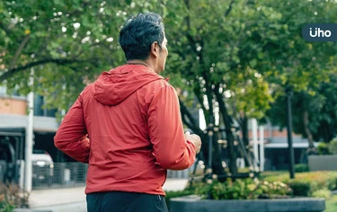 長輩跑步如何減少運動傷害？從衣服、裝備到環境清單⋯最好選1地點