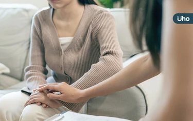 當你愛的人感到痛苦，你懂得如何安慰嗎？心理師教你「1招」用心體察