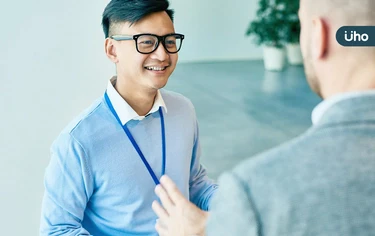 習慣推卸工作、愛佔便宜⋯你遇到職場媽寶了嗎？企業顧問教5招應對