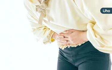 不是單純肚子痛！噁心、嘔吐、冒冷汗⋯醫示警「急性胰臟炎」7症狀