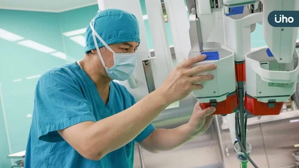 鼾聲如雷⼜睡不飽 單孔達⽂⻄舌根切除術解決睡眠呼吸中⽌症困擾