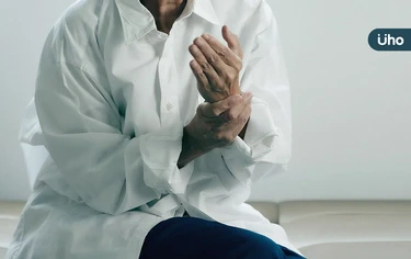 每天熬夜只睡4小時！出現肢體無力、口齒不清⋯竟是「腦中風」急送醫