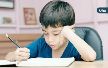 孩子不專心？小心專注力被偷走了！心理師曝「3個警訊」家長要注意