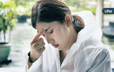 下雨天就肩頸痠痛？專家解析「天氣病」背後關鍵：女性更容易中標